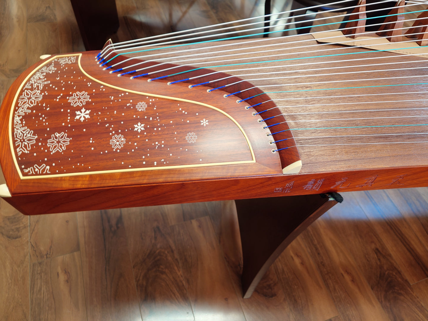 Dunhuang 696T African Padauk Guzheng "Snowy Wonderland"