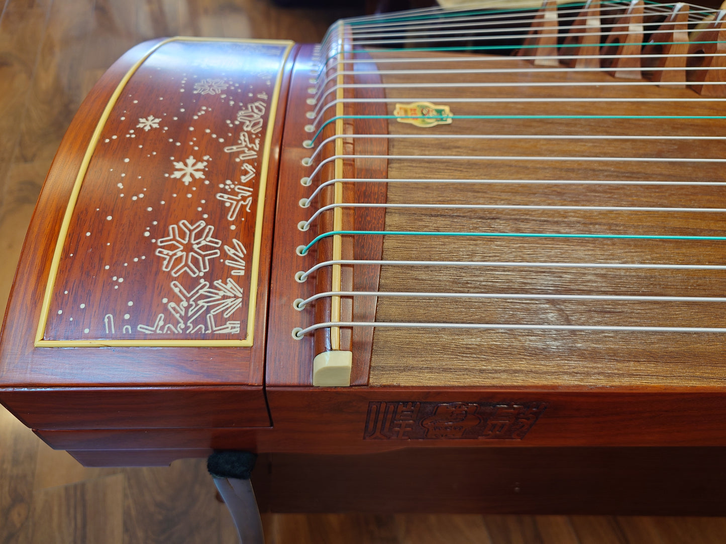Dunhuang 696T African Padauk Guzheng "Snowy Wonderland"