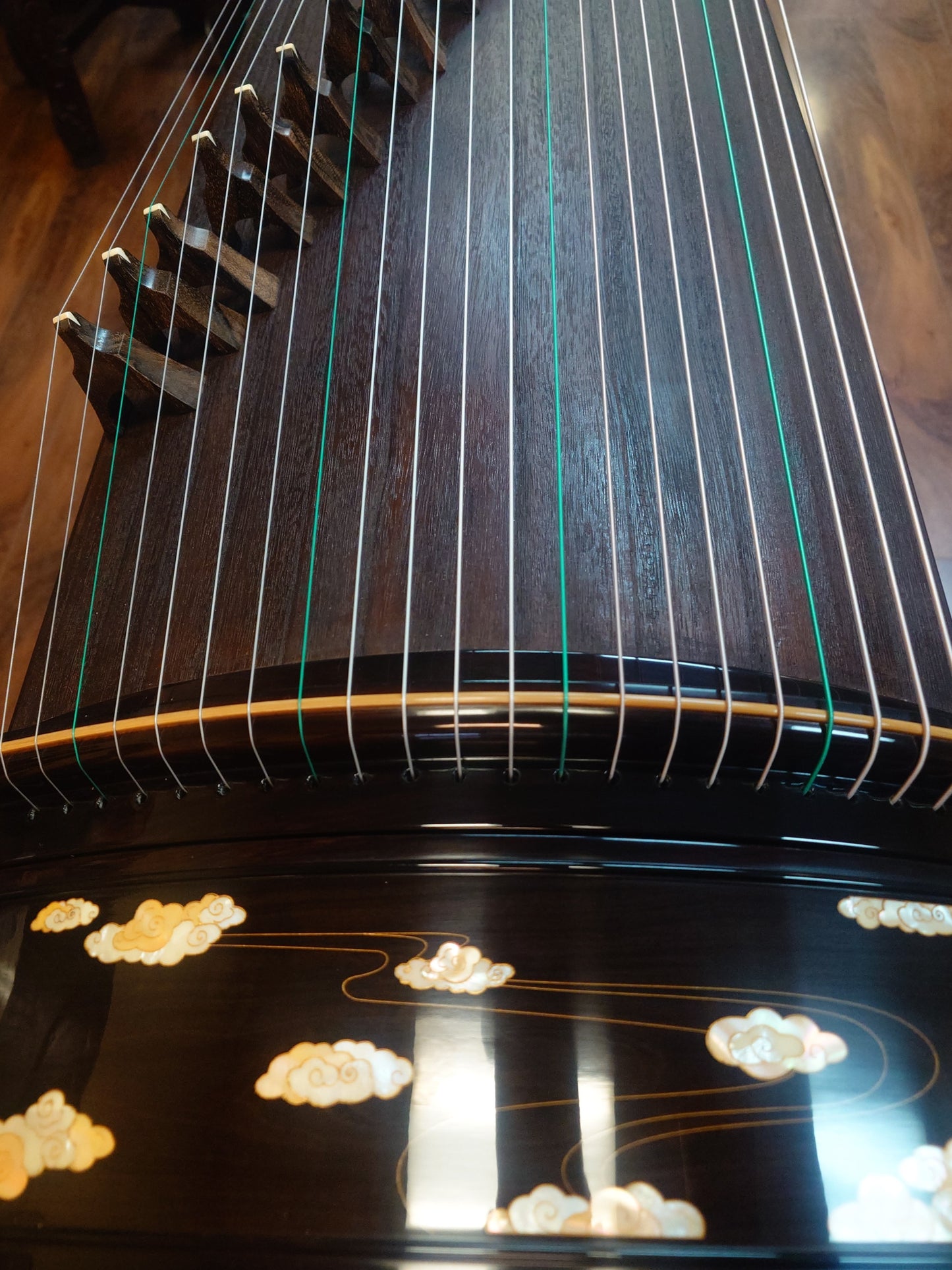 Xuanzhong Aged Thailand Rosewood Guzheng "Colorful Clouds Chasing the Moon"