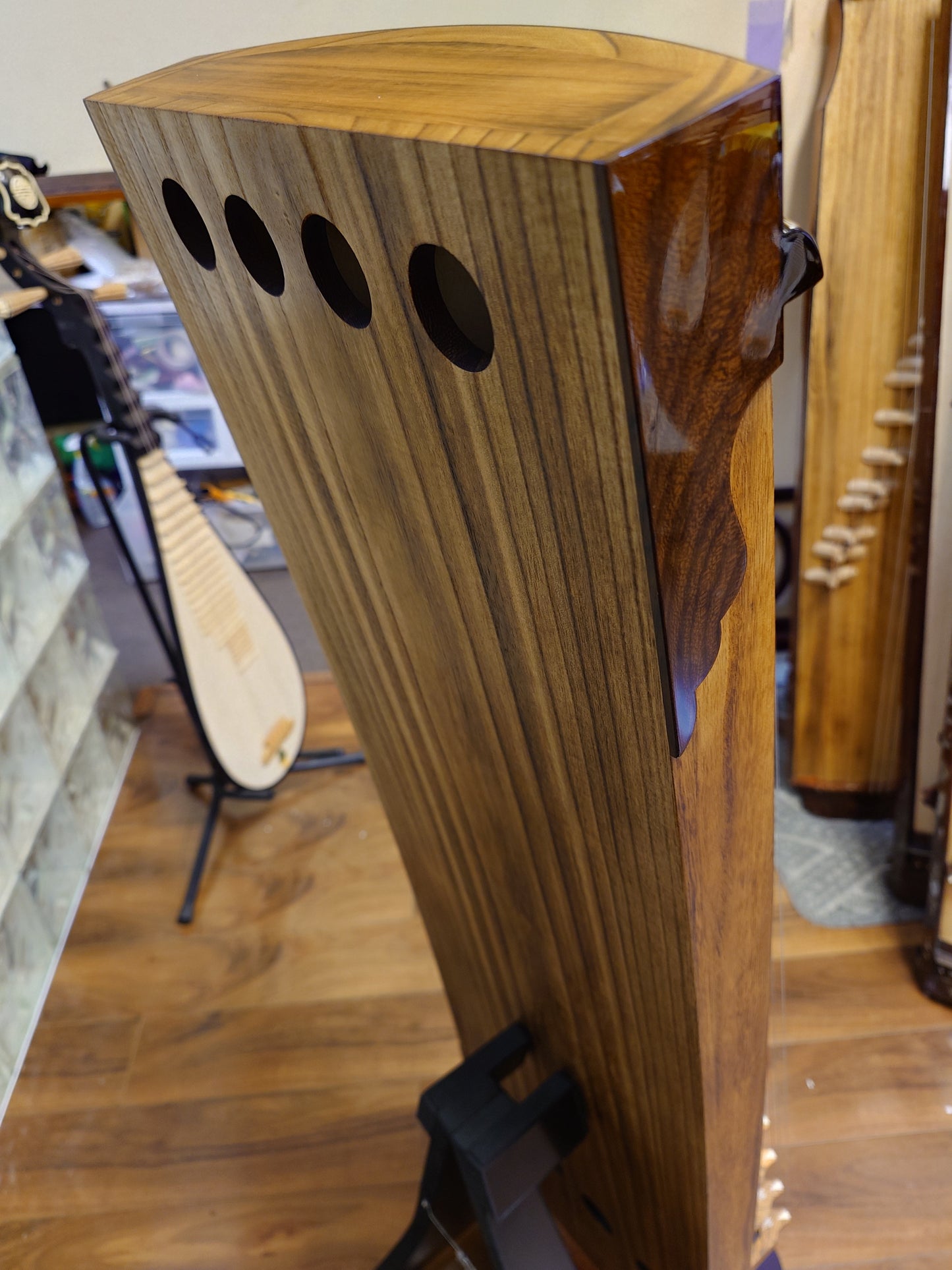 Haitang Guzheng 43" Travel-size Carved-out Guzheng "Mountain Perch" 海棠国乐整挖110cm古筝"栖峦"