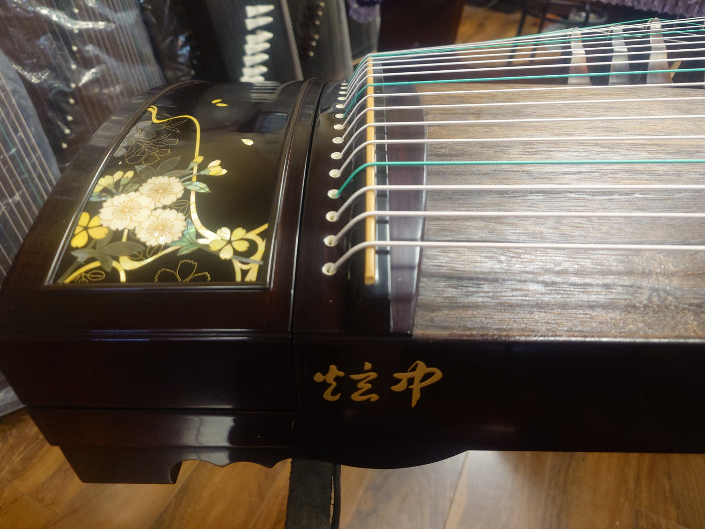 Xuanzhong Madagascar Rosewood Guzheng "Beautiful Flower and Full Moon"
