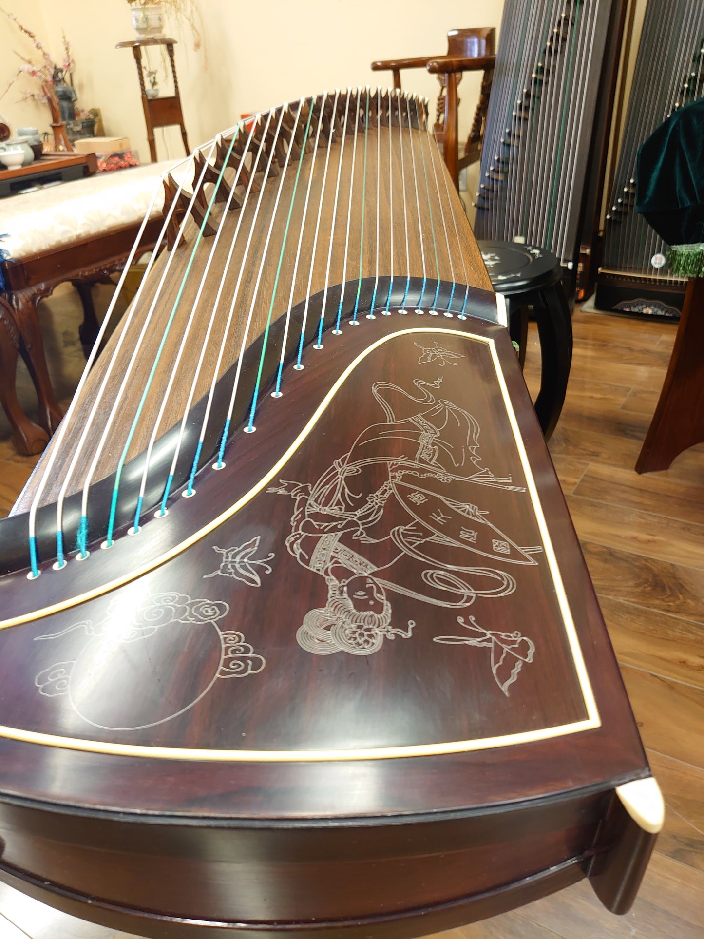 Dunhuang Indian Rosewood 698J Guzheng "Lady Baocai Chasing Butterflies"